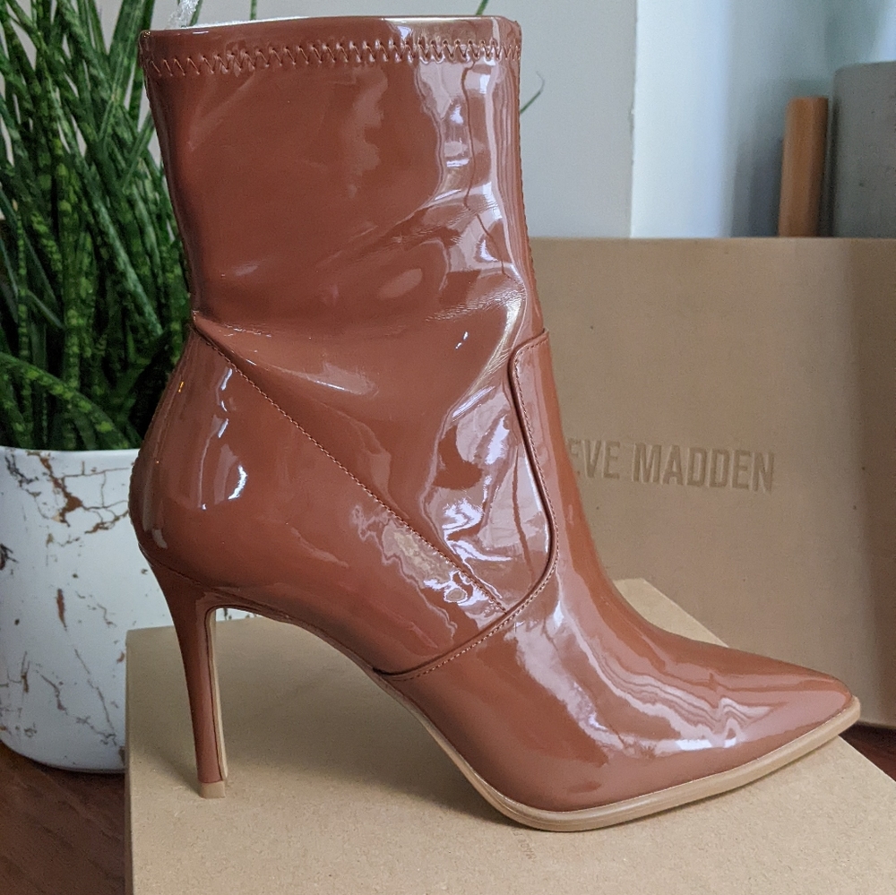 Steve Madden Elwyn Patent Ankle Boots, 9.5, Brown - Picture 4 of 13